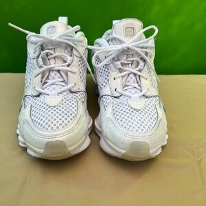 Nike Shox White Running Sneakers | Women’s 7.5
